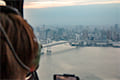 ヘリコプターで東京上空をフライトして見えるレインボーブリッジ