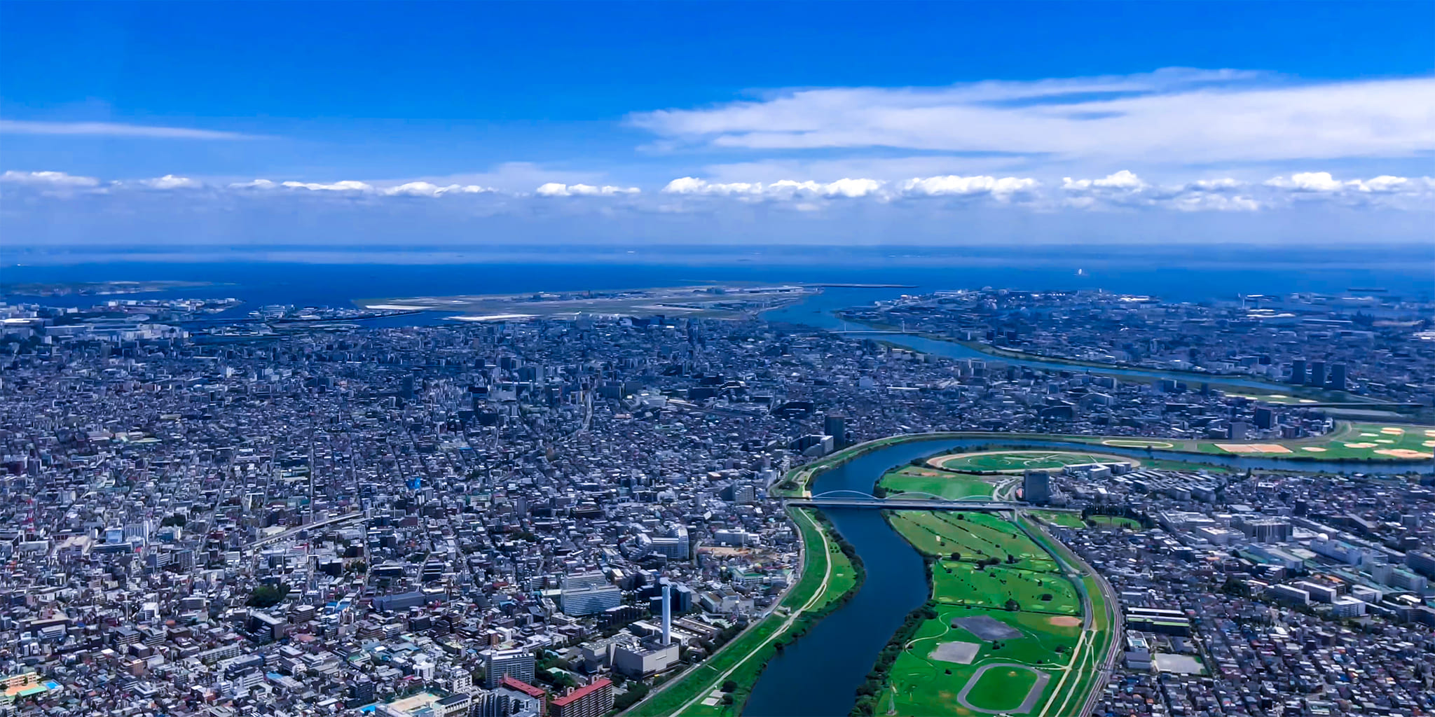 ヘリコプターで東京上空をフライトして見える多摩川