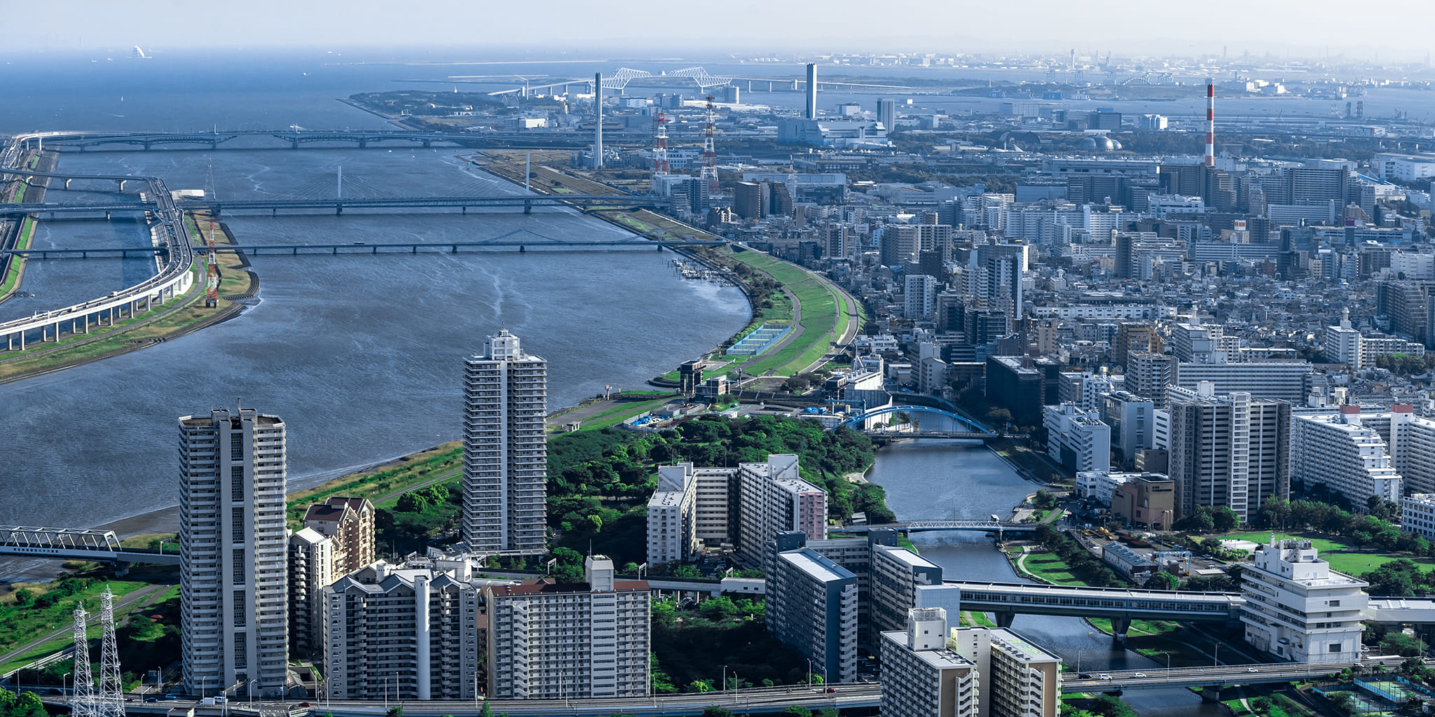 ヘリコプターで東京上空をフライトして見える荒川