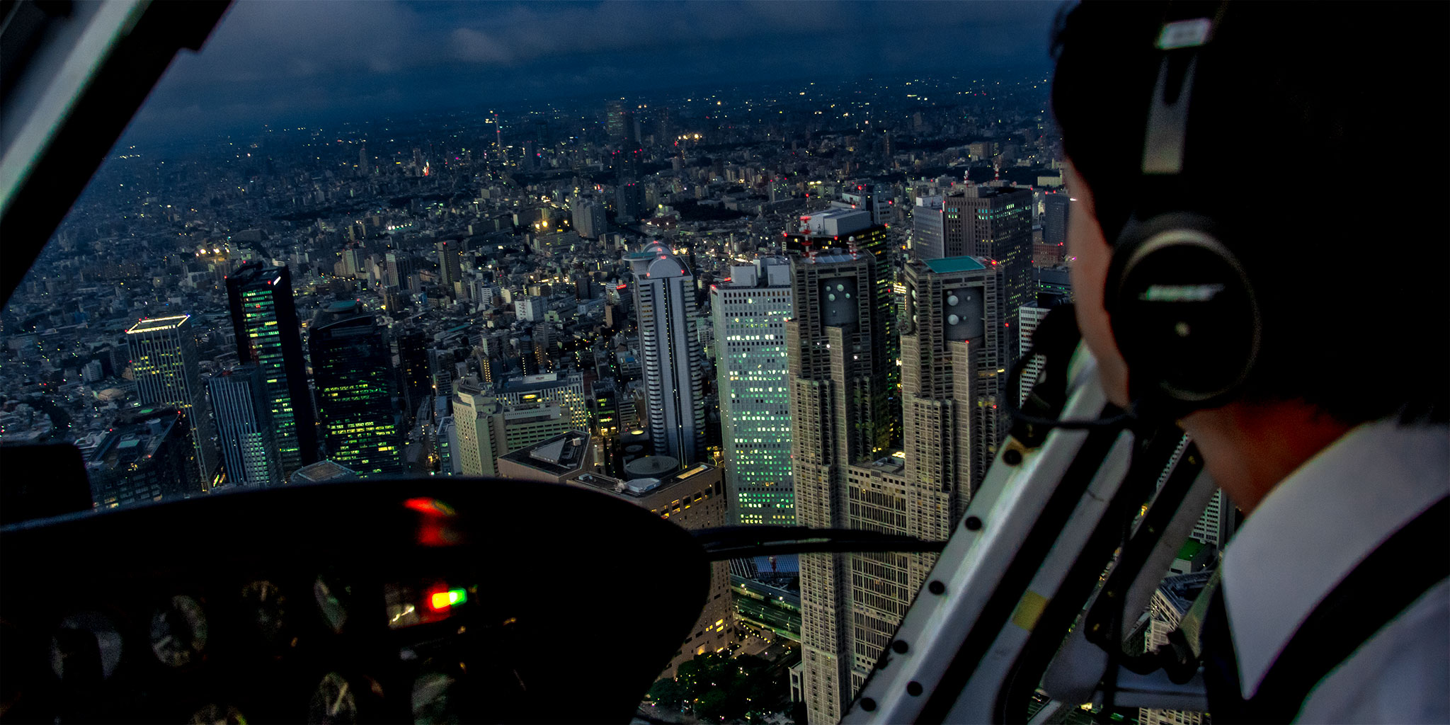 新宿上空からの夜景