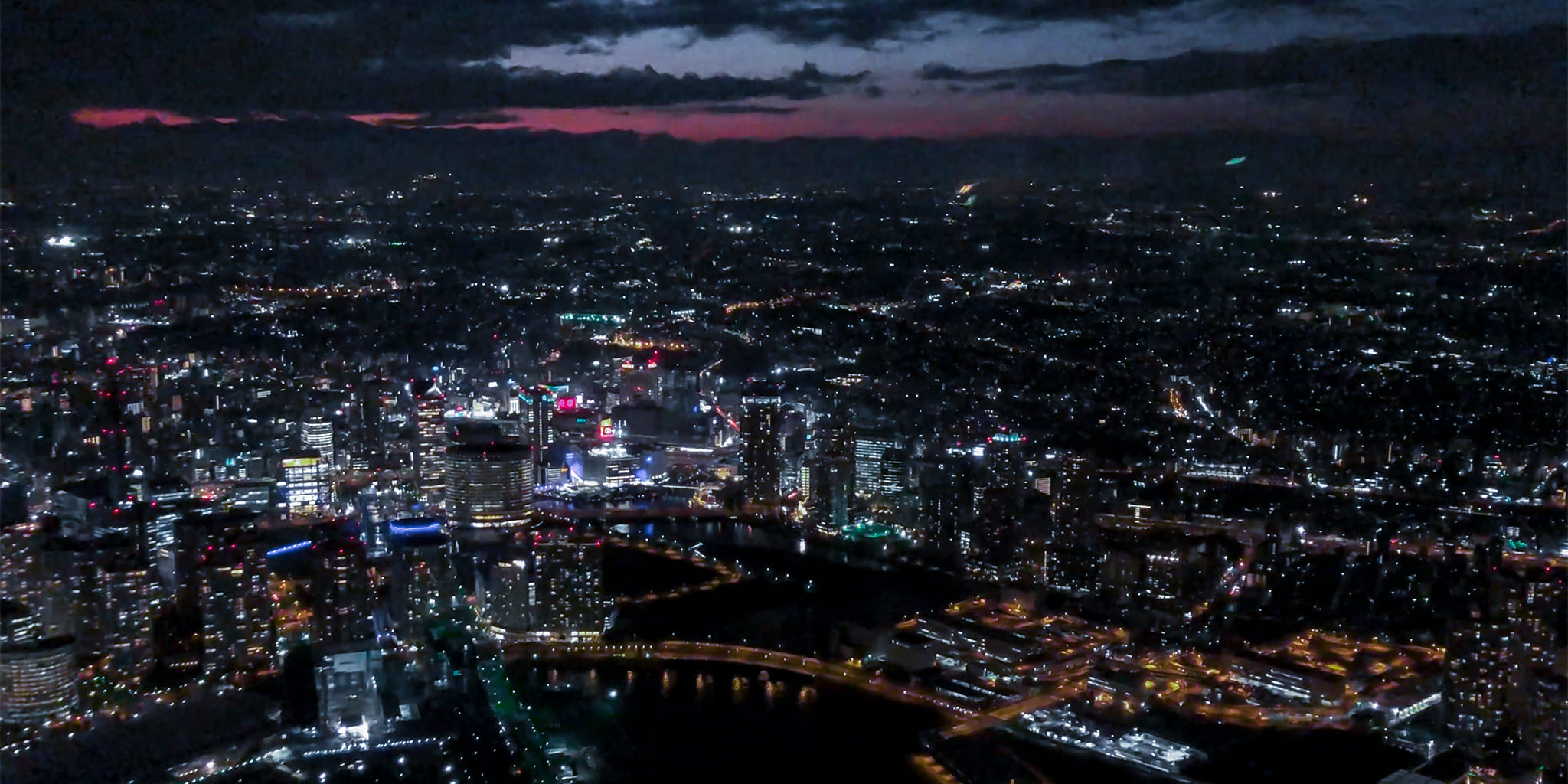 ヘリコプターで東京上空をフライトして見える横浜