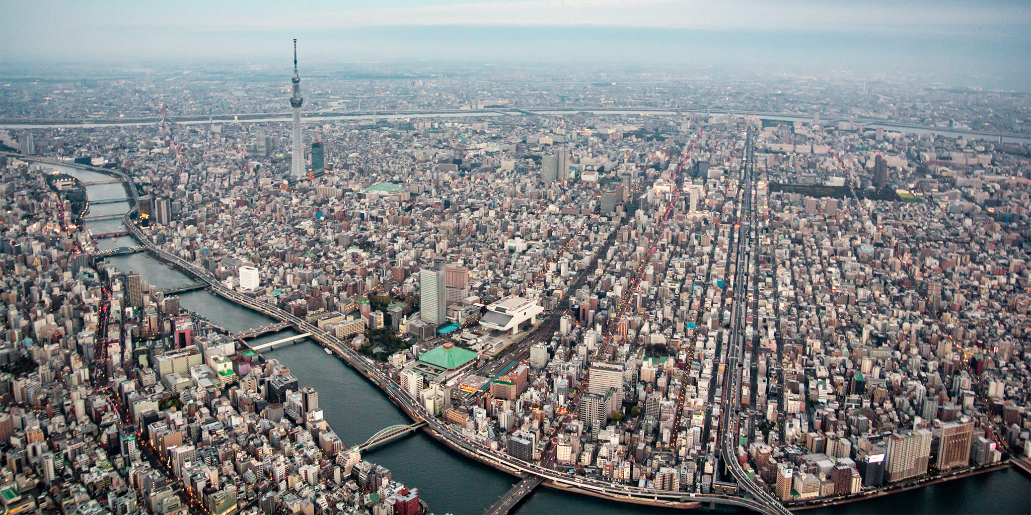 ヘリコプターで東京上空をフライトして見える両国