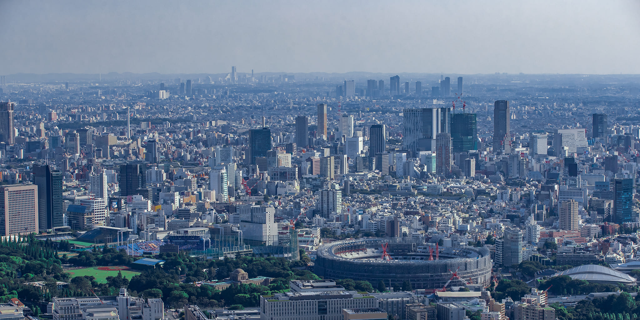 ヘリコプターで東京上空をフライトして見えるスタジアム
