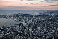 ヘリコプターで東京上空から見る夕焼けのみなとみらい
